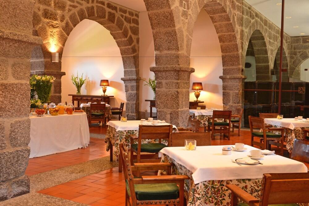 Pousada Mosteiro De Guimarães Exterior photo Restaurant in Galicia, Spain