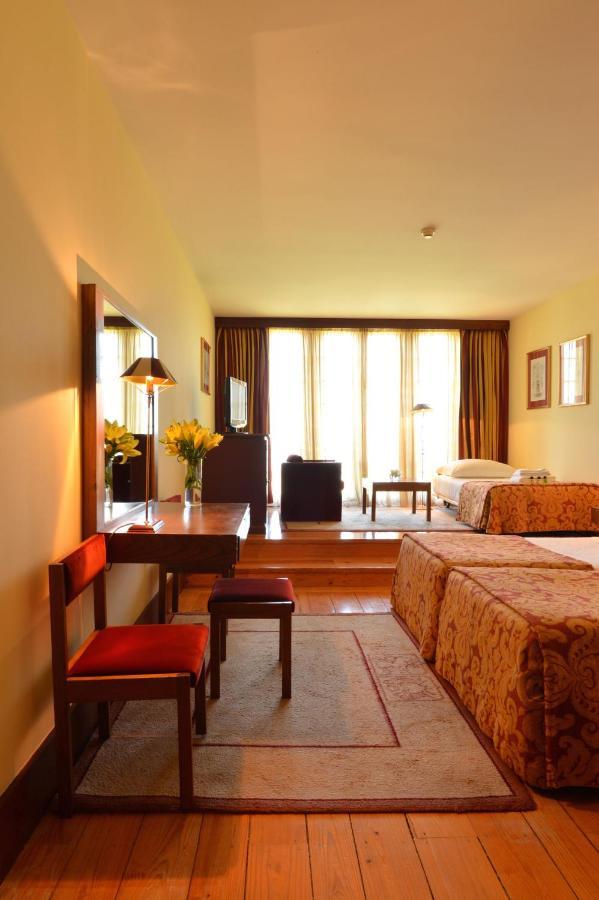 Pousada Mosteiro De Guimarães Exterior photo A room at the hotel