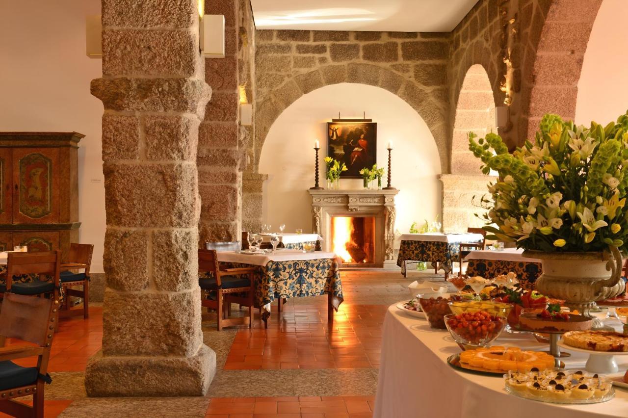 Pousada Mosteiro De Guimarães Exterior photo Restaurant in the hotel