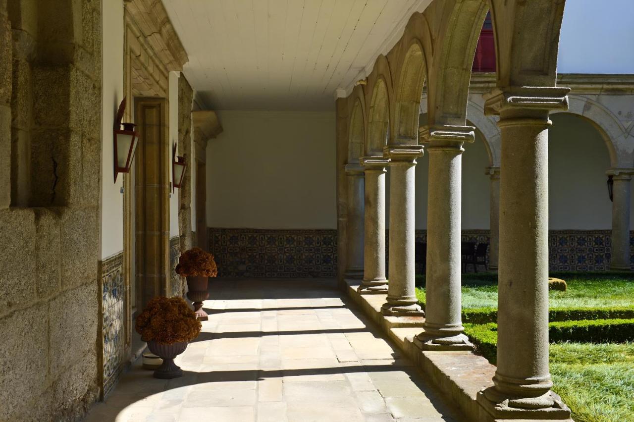 Pousada Mosteiro De Guimarães Exterior photo Cloister of the monastery