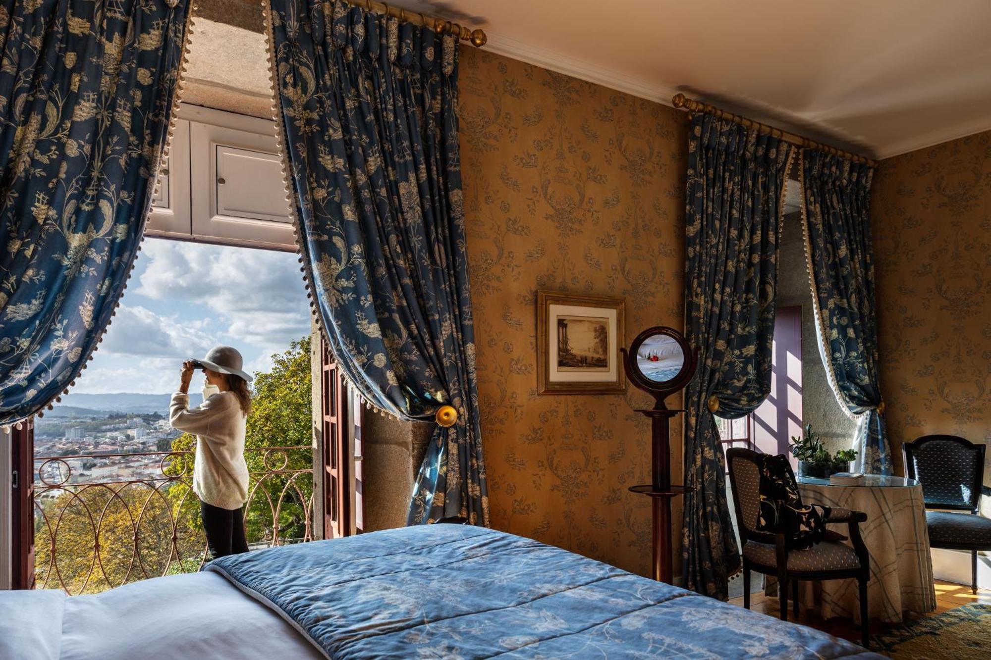 Pousada Mosteiro De Guimarães Exterior photo A guest room at the Belmond Villa San Michele