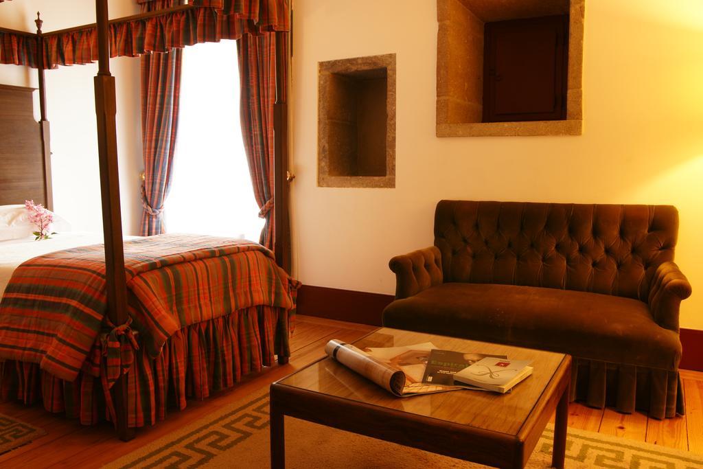 Pousada Mosteiro De Guimarães Room photo A room at the hotel