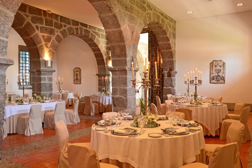 Pousada Mosteiro De Guimarães Exterior photo The interior of the church, converted into a restaurant