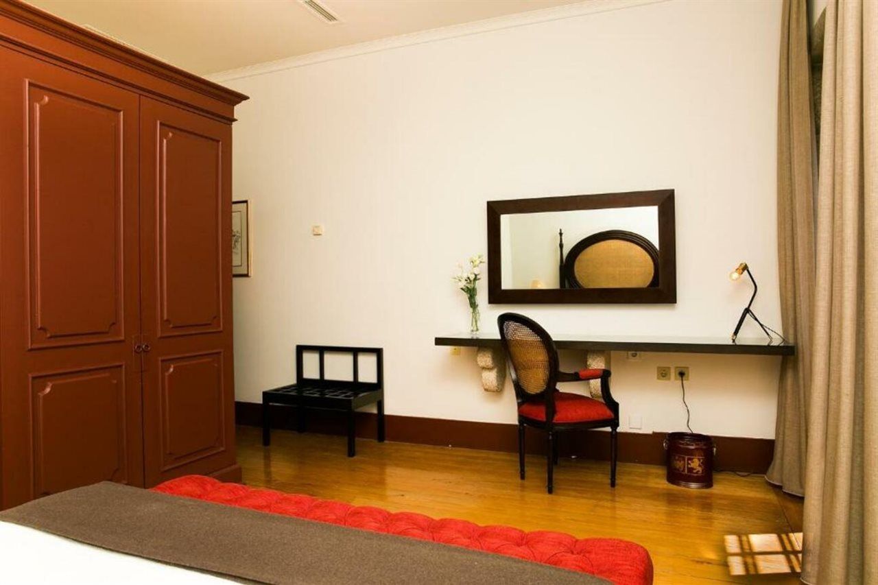 Pousada Mosteiro De Guimarães Exterior photo A room at the hotel